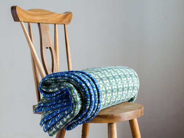 Wool blanket in green and blue / <i>Manta de lã em verde e azul</i>