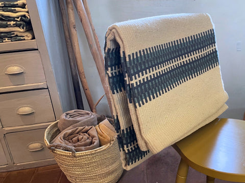 Barrocal Hand-woven wool blanket /<i>Manta de lã Barrocal</i>