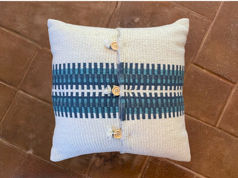 Barrocal Hand-woven wool cushions /<i>Almofadas de lã Barrocal</i>