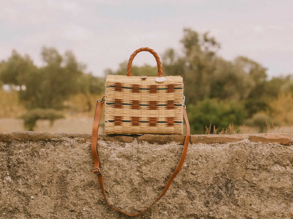 Genoveva hand-woven bag /<i>Mala Genoveva</i>