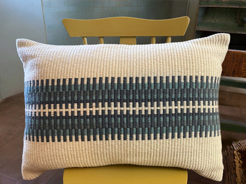 Barrocal Hand-woven wool cushions /<i>Almofadas de lã Barrocal</i>