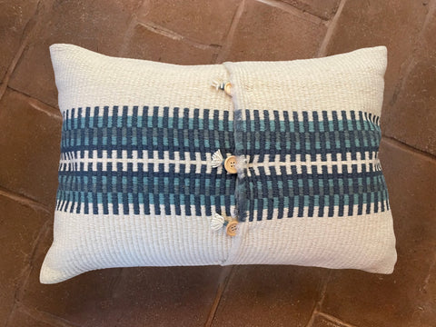 Barrocal Hand-woven wool cushions /<i>Almofadas de lã Barrocal</i>