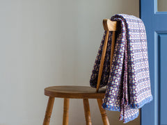 Wool blanket in red and blue / <i>Manta de lã em vermelho e azul</i>